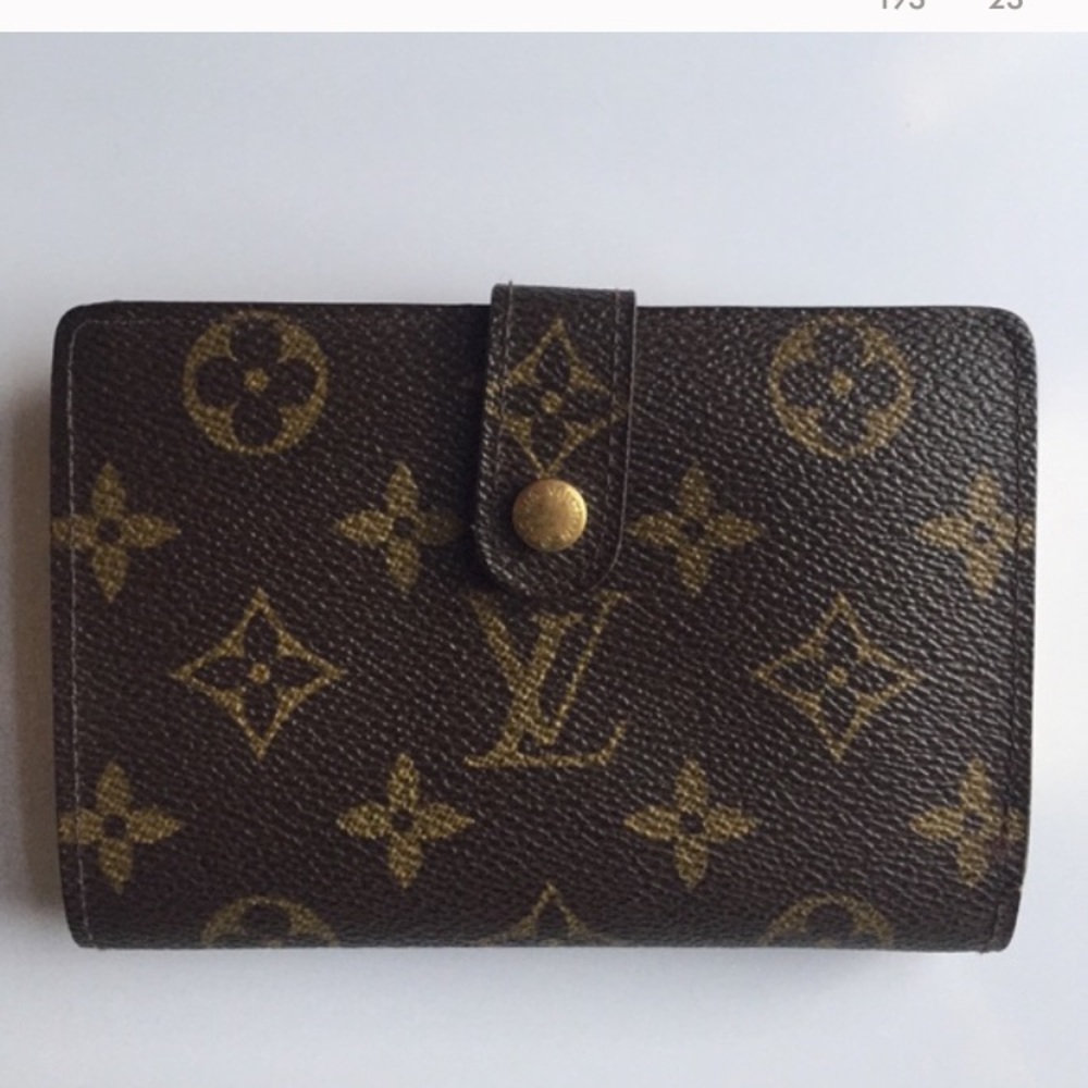 • SALE Louis Vuitton Monogram Kisslock Wallet •
